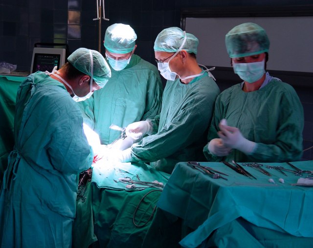 "Operacija sloboda": Lekari uspešno odvojili sijamske blizance spojene glavom